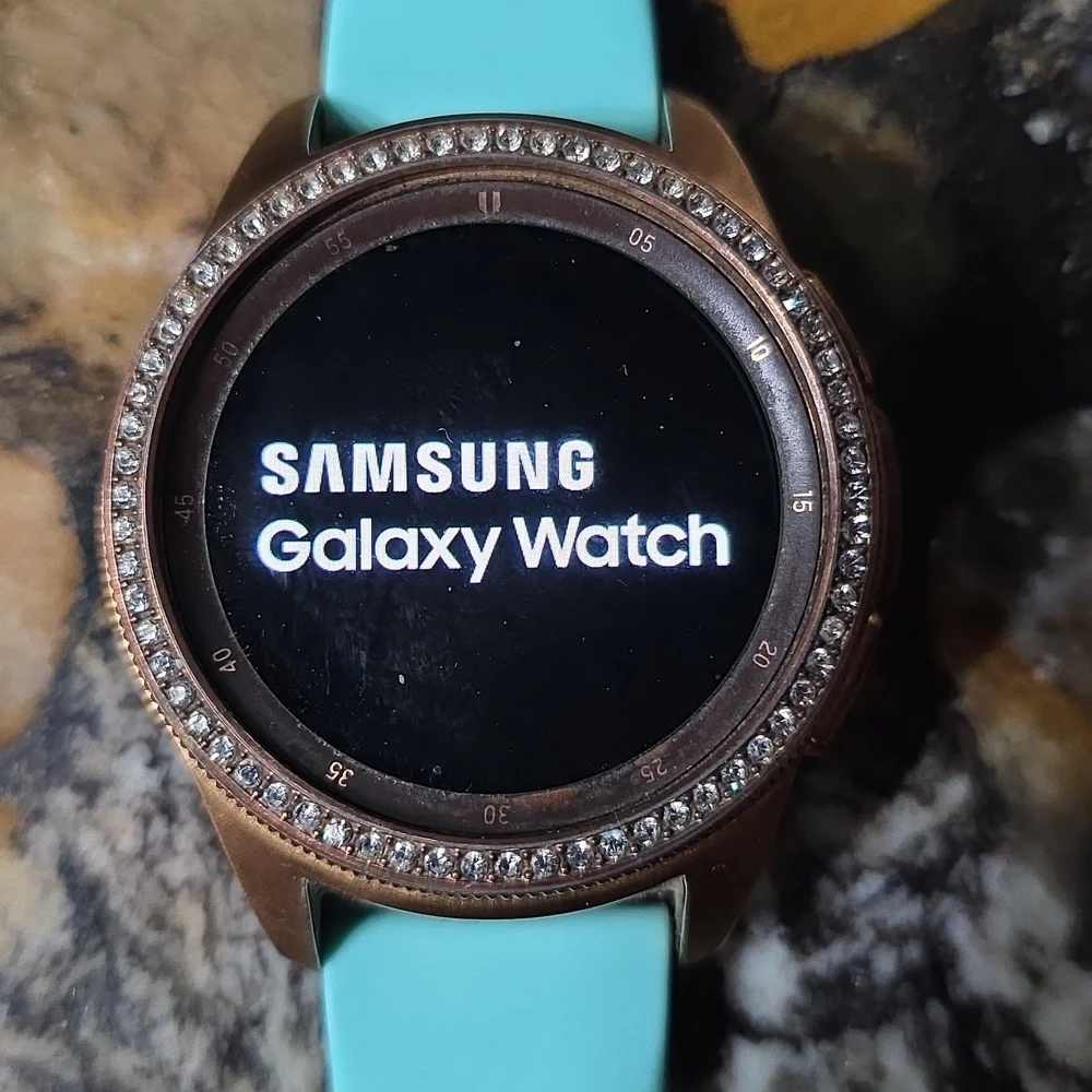 Samsung Rosegold Smartwatch with 5 Bands And Charger